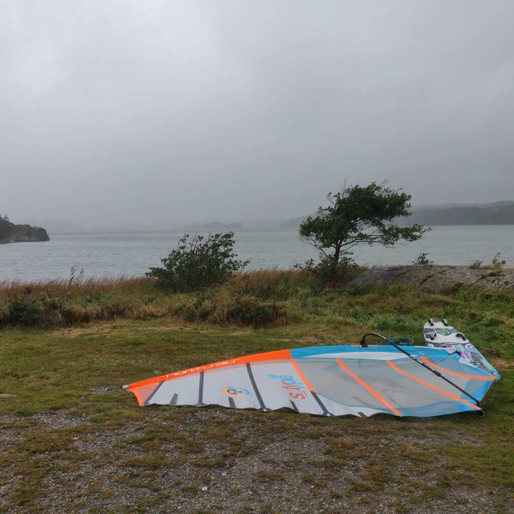 Windsurfingstrand vid Lagmansholmen pÄ Orust
